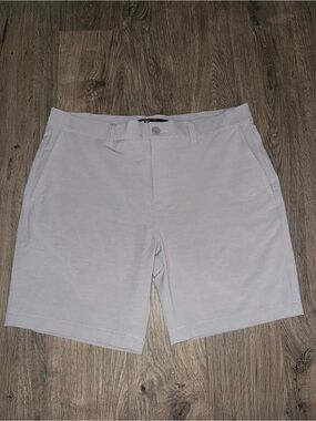 Travis Matthew size 36 men’s golf shorts gray